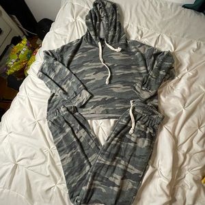 Camo sweat set size large